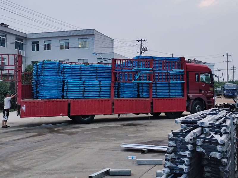 2025年6月12日鋅鋼連廊欄桿裝車(chē)發(fā)貨！